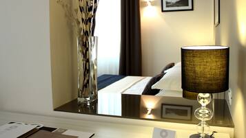 Suite Business | Biancheria da letto di alta qualità, minibar, una cassaforte in camera