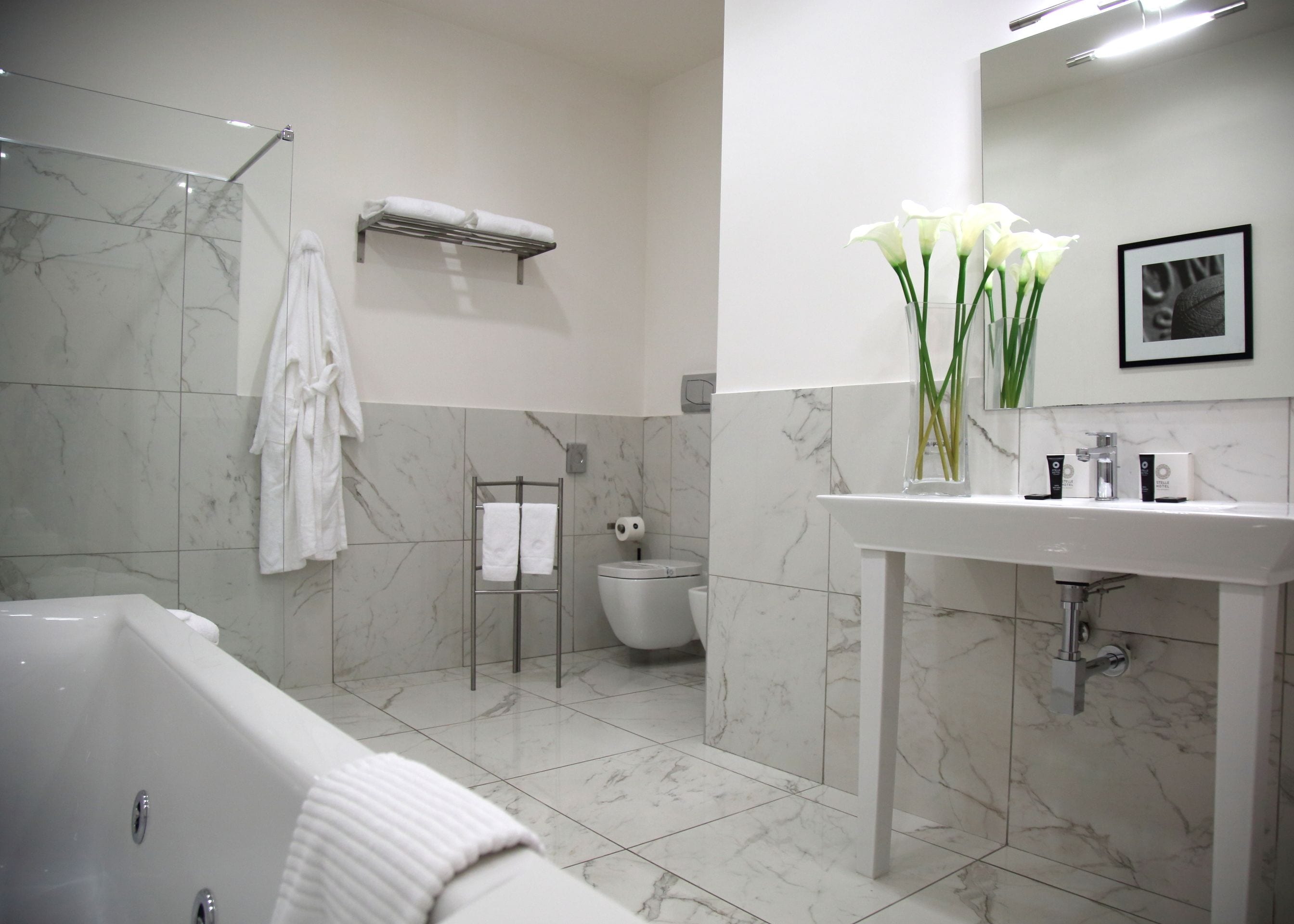 shower, rainfall showerhead, free toiletries, hair dryer