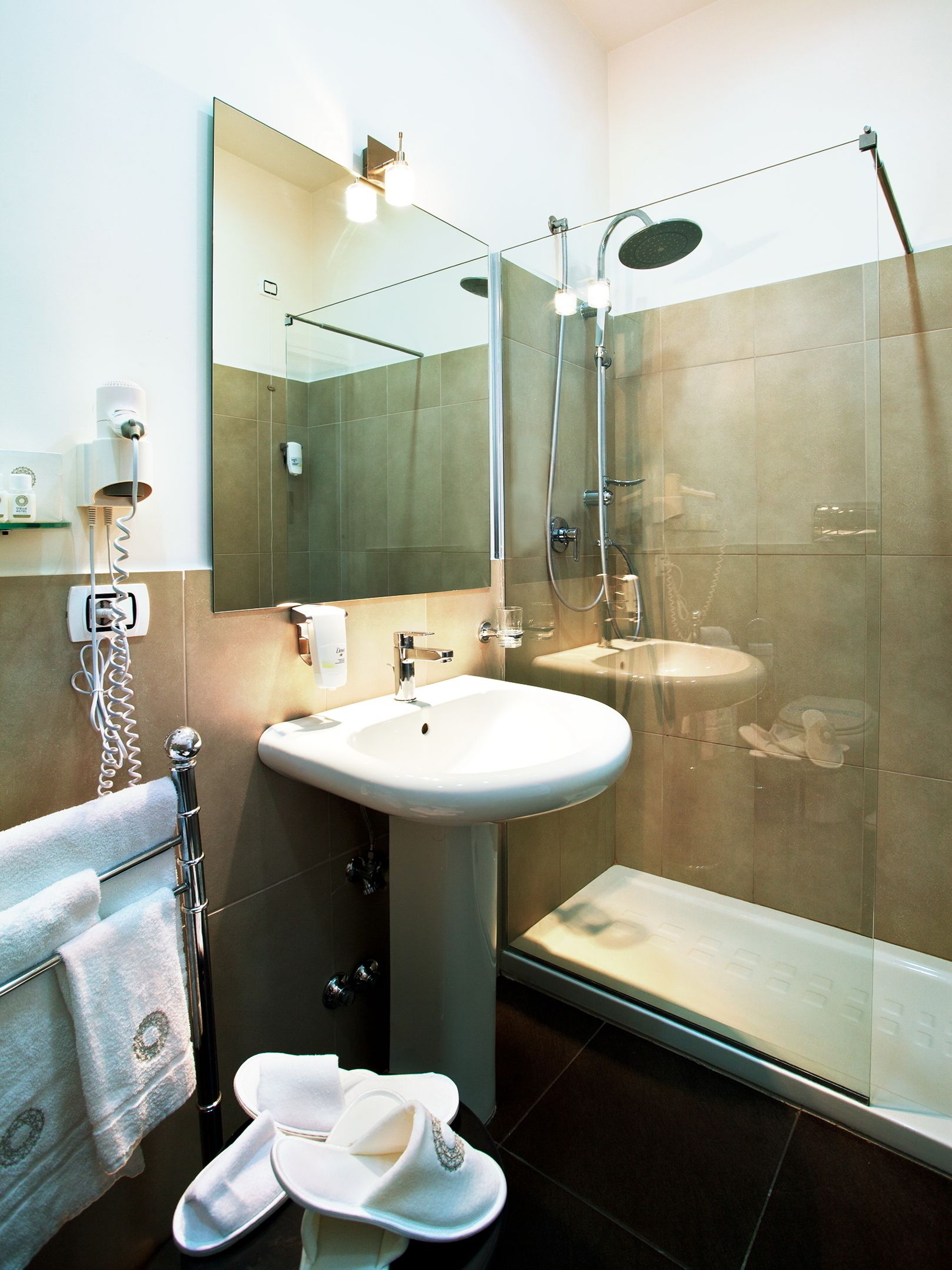 shower, rainfall showerhead, free toiletries, hair dryer