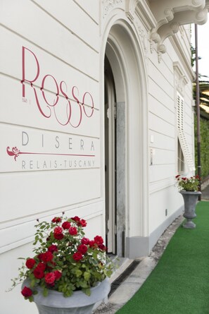 Front of property - Rosso di Sera Relais Tuscany (Pisa)