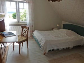 Club Apartment, 2 Bedrooms, Non Smoking, Lanai | Blackout curtains