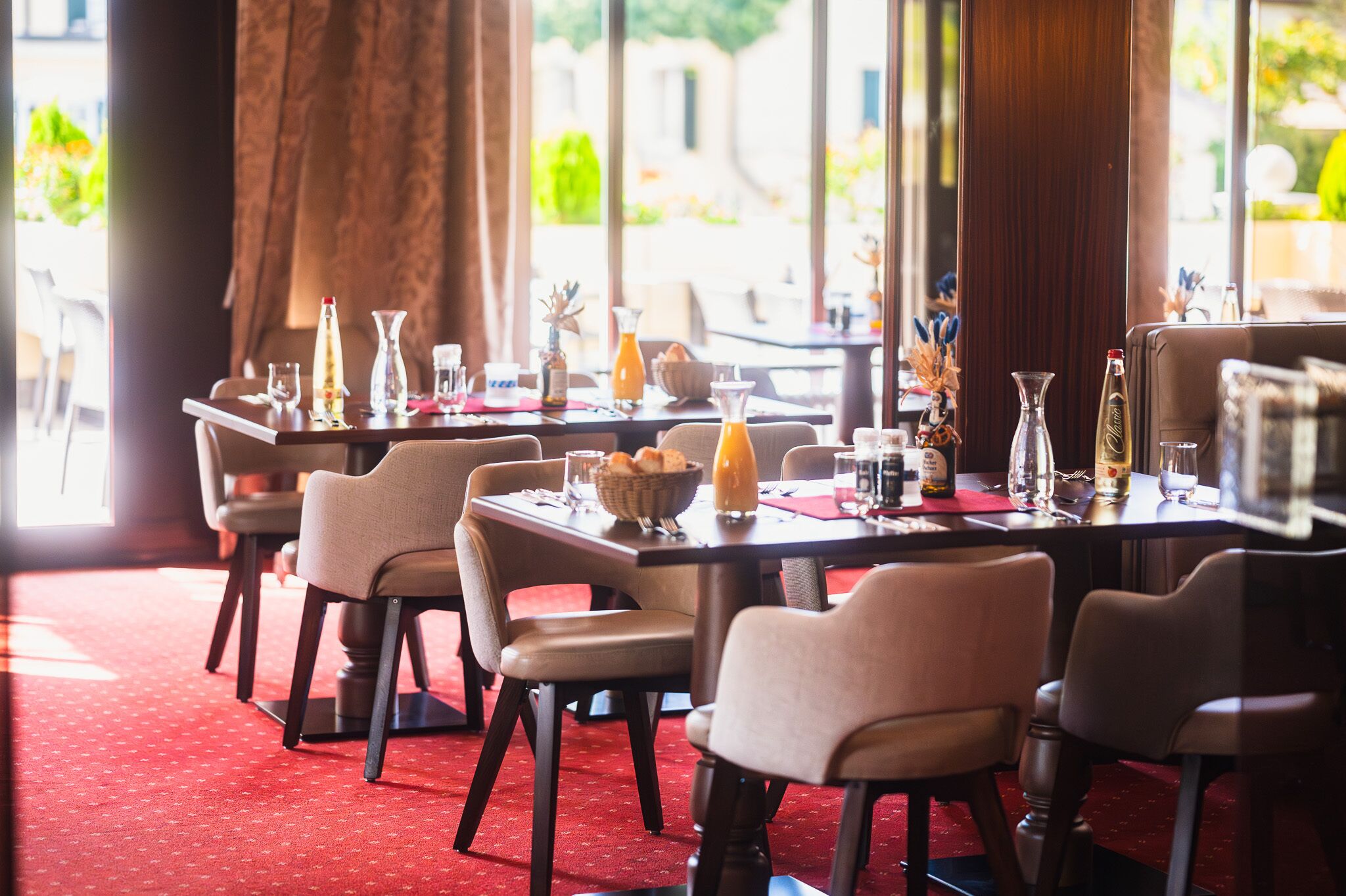 lunch, dinner served; regional cuisine, al fresco dining