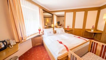 Hypo-allergenic bedding, minibar, in-room safe, desk