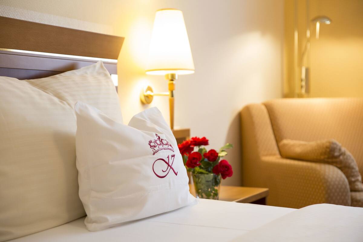 1 bedroom, hypo-allergenic bedding, minibar, in-room safe