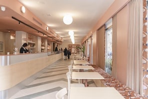 Lunch and dinner served - Smart Hotel (Rome)