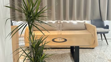 Luxury-Studiosuite | Zimmersafe, individuell dekoriert, individuell eingerichtet