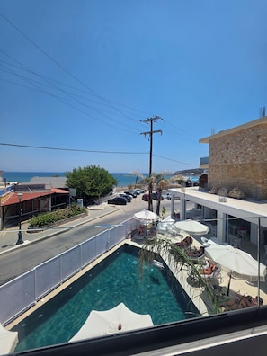Superior Suite Sea View | Safe på rommet, individuelt dekorert, individuelt innredet og skrivebord