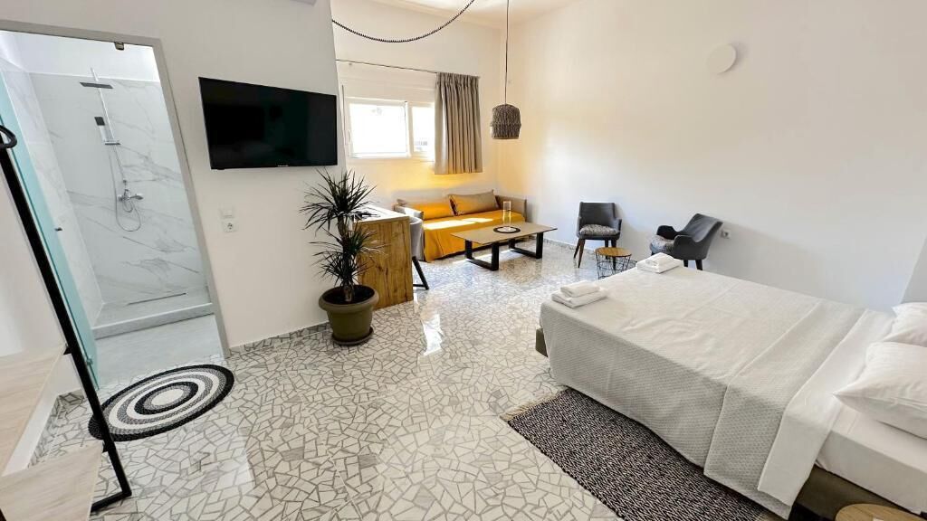 In-room safe, desk, soundproofing, iron/ironing board (on request)