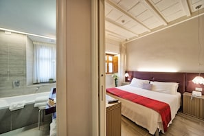 Minibar, Zimmersafe, Verdunkelungsvorhänge, schallisolierte Zimmer