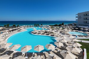Seasonal outdoor pool, pool umbrellas, sun loungers