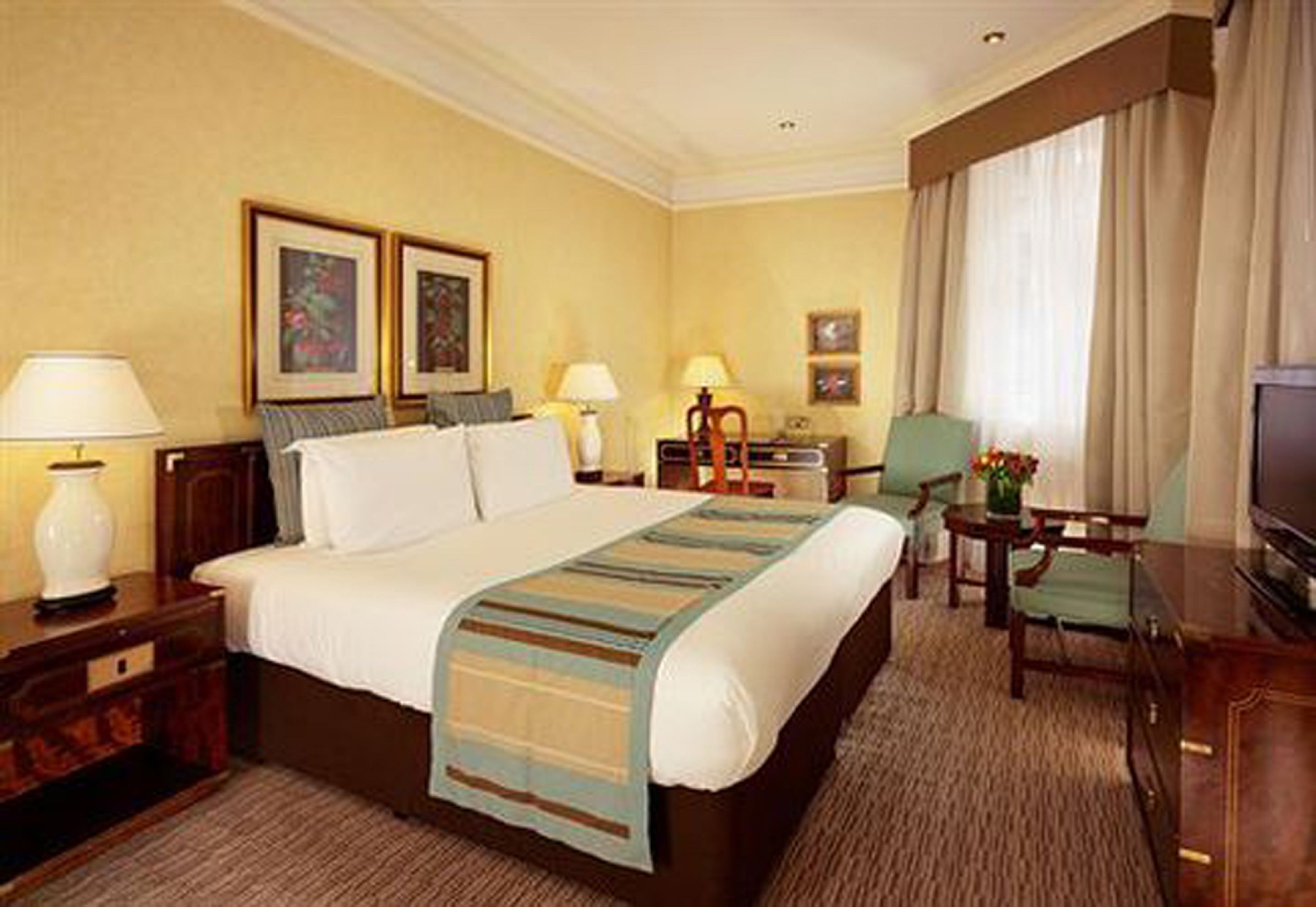 Minibar, in-room safe, rollaway beds, free WiFi