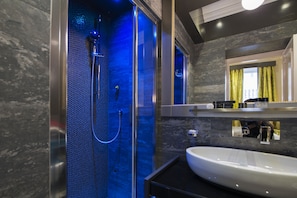 Deluxe Room (Steam Bath) | Bathroom