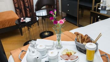 Suite, 1 King Bed | In-room dining