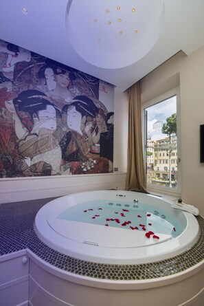 Suite, 1 King Bed | Jetted bathtub - Torre Argentina Relais (Rome)