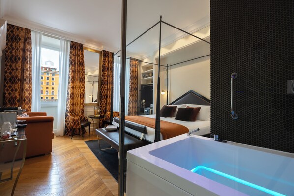 Junior Suite, 1 King Bed, City View | Premium bedding, down duvets, in-room safe, desk - Torre Argentina Relais (Rome)