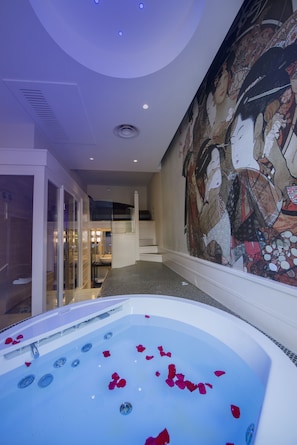 Suite, 1 King Bed | Jetted bathtub