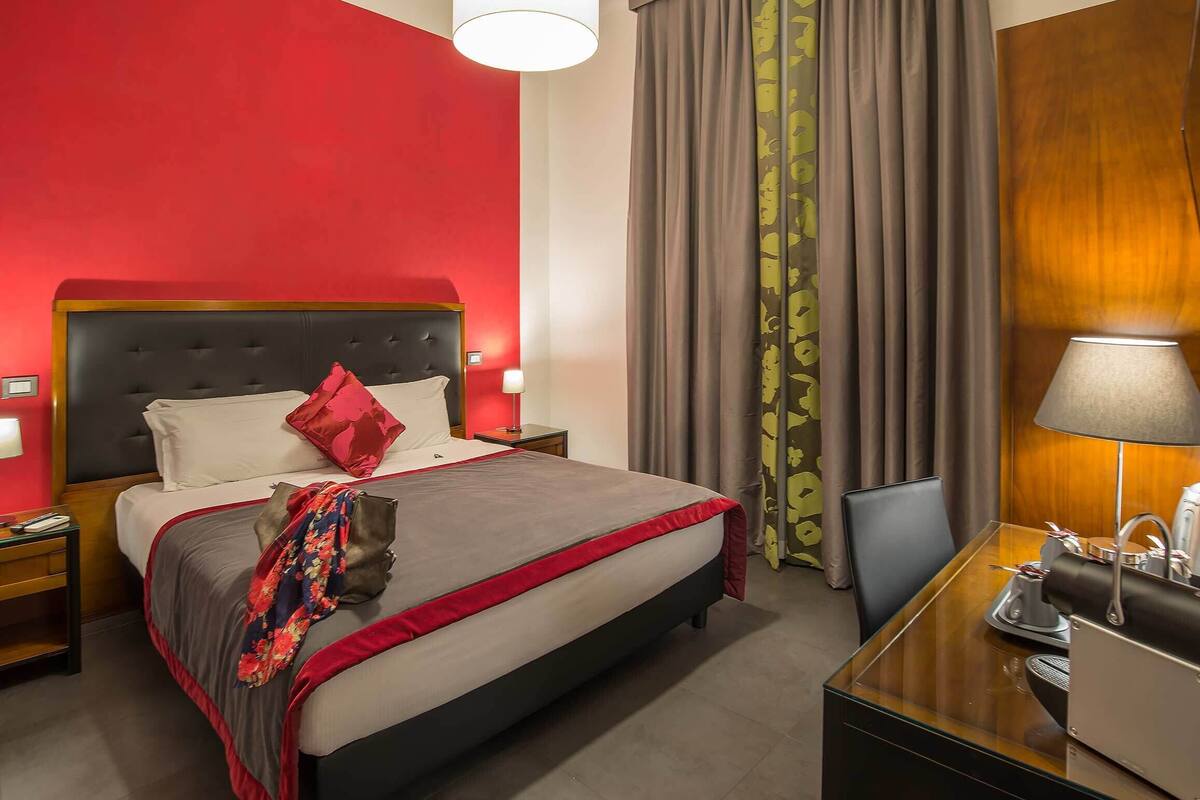 Hypo-allergenic bedding available, minibar, in-room safe