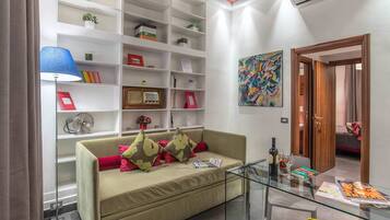 Apartment, Annex | Wohnbereich | 42-Zoll-LCD-Fernseher mit Satellitenempfang, Fernseher