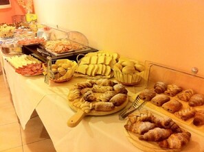 Free daily buffet breakfast