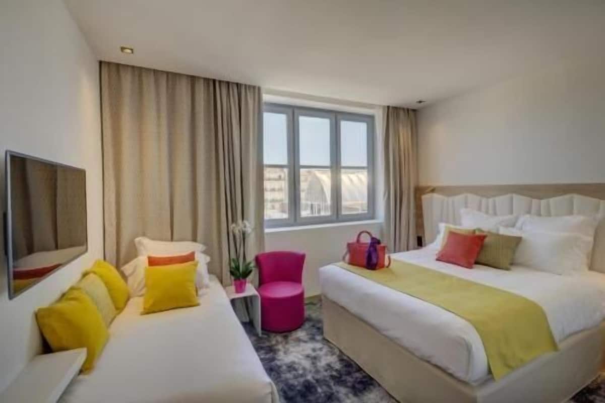Premium bedding, pillowtop beds, in-room safe, desk