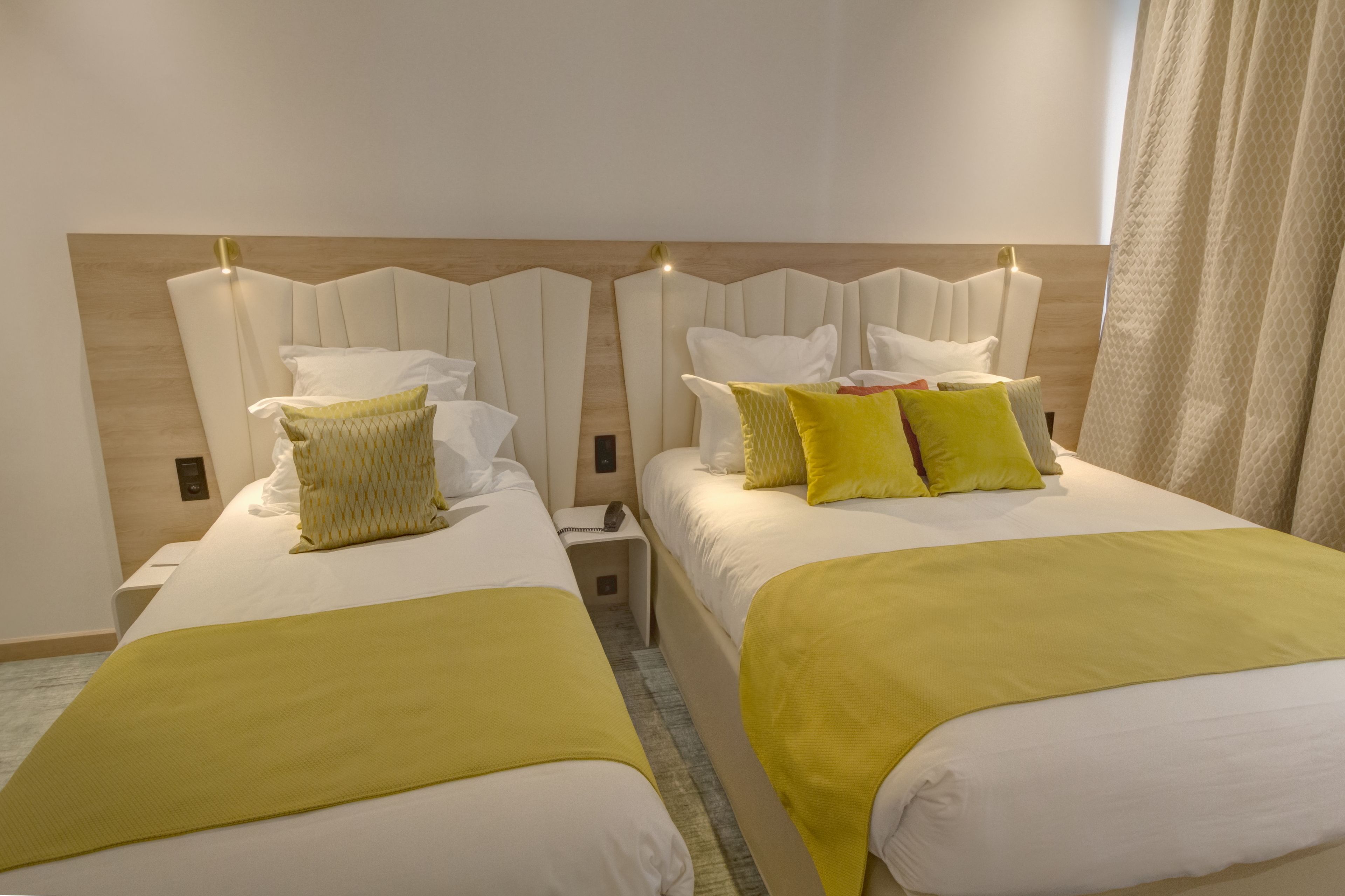 premium bedding, pillow-top beds, in-room safe, desk