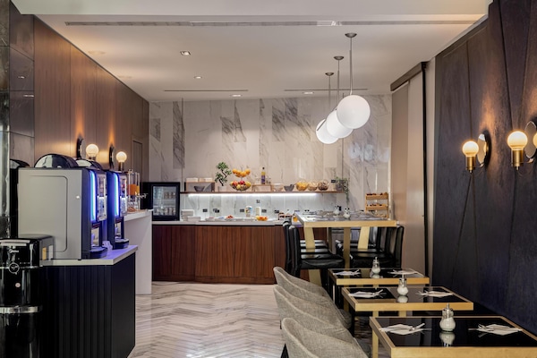 Dagelijks ontbijtbuffet (EUR 16 per persoon)