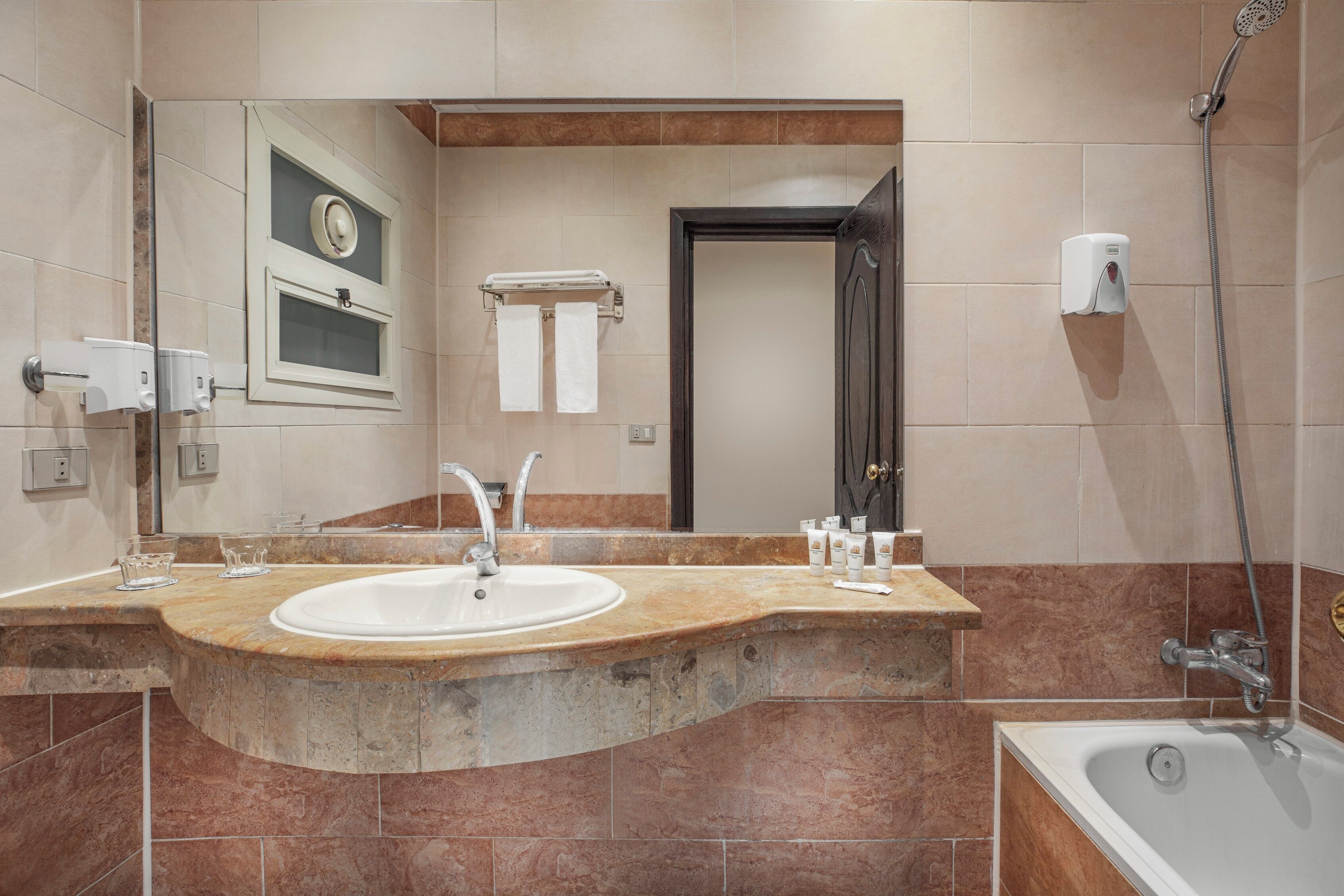 Photo - Holidays Express Hotel