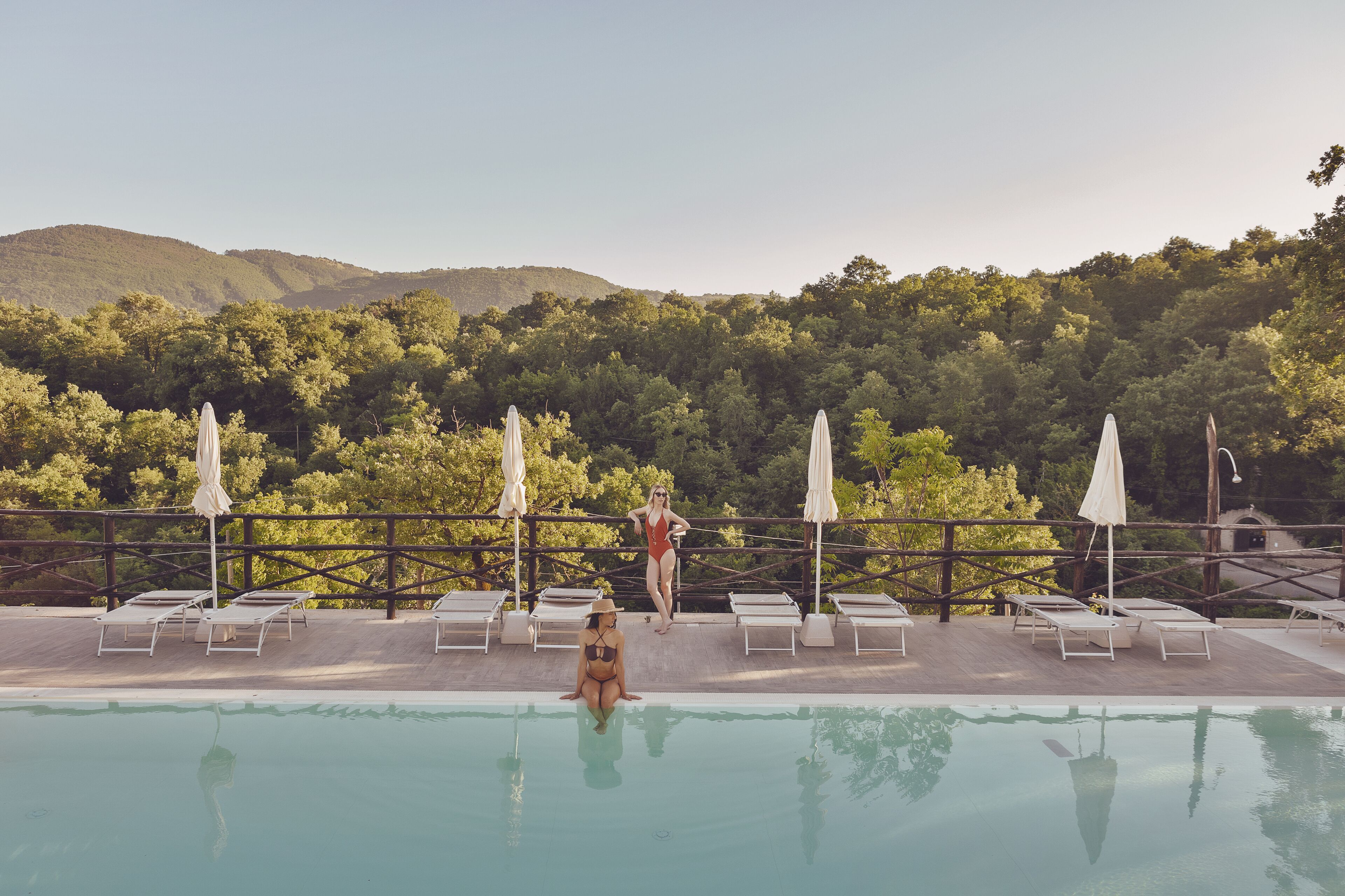 Piscine extérieure (ouverte en saison), chaises longues