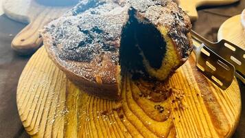Colazione a base di specialità locali inclusa, servita tutte le mattine