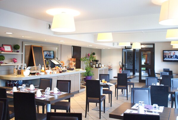 Breakfast and dinner served, Regional cuisine - Hôtel Inn Design Resto Novo Le Mans (Arnage)
