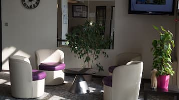 Lobby-lounge