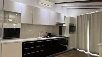 Suite (Attic) | Private kitchen | Fridge, electric kettle