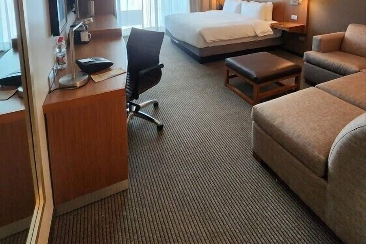 Premium bedding, minibar, in-room safe, desk