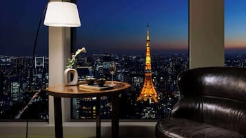Suite (Andaz) | Free minibar, in-room safe, desk, blackout drapes