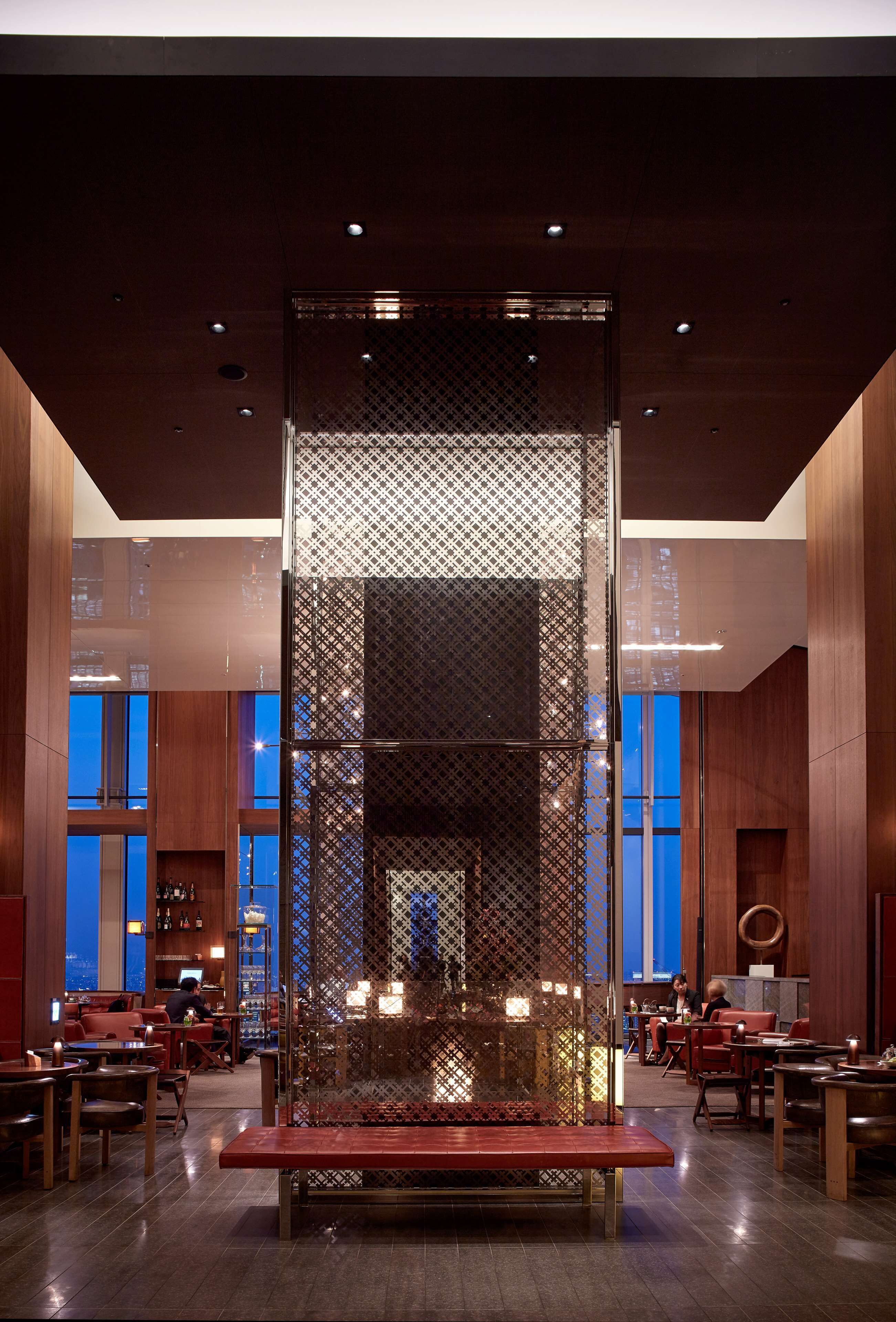Rooftop bar, al fresco dining, open daily
