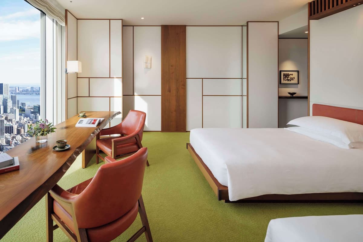 Room, 2 Twin Beds, Bay View | 1 bedroom, free minibar, in-room safe, desk