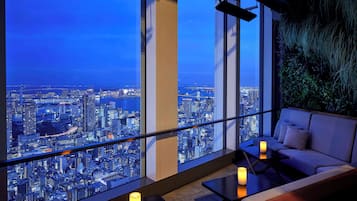 Rooftop bar, alfresco dining, open daily