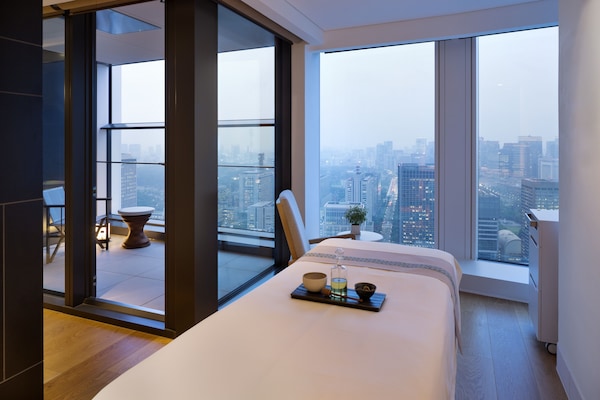 Couples treatment room(s), sauna, steam room, body treatments