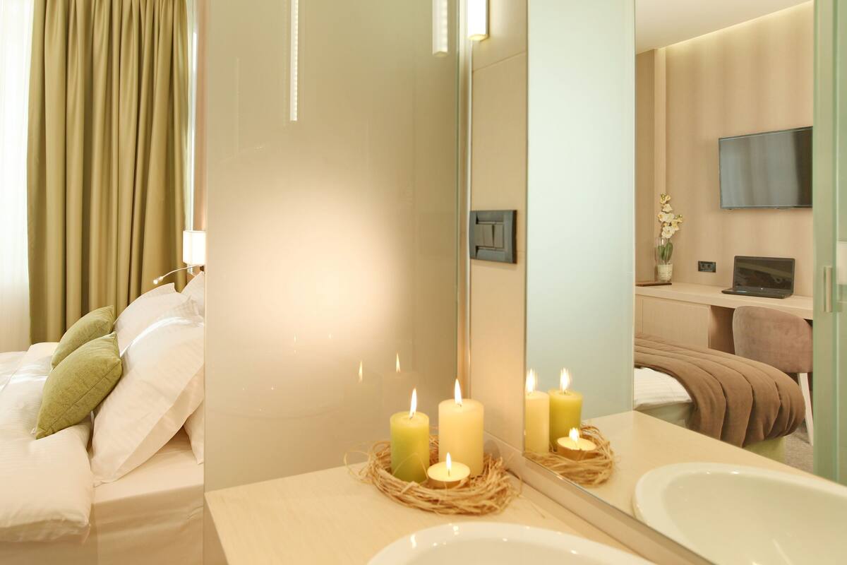 Chambre Familiale | Minibar, coffres-forts dans les chambres, bureau