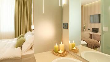 Family Room | Minibar, in-room safe, desk, laptop workspace