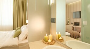 Chambre Familiale | Minibar, coffres-forts dans les chambres, bureau