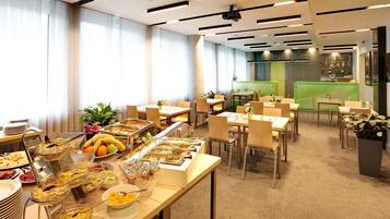 Desayuno buffet todos los días (con cargo)
