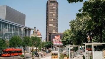 Vista frontal de la propiedad