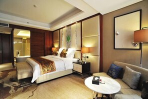 Iron/ironing board, alarm clocks - Guolong Hotel (Wuzhou)