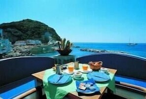 Seafood, alfresco dining