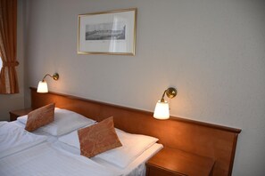 Minibar, in-room safe, desk, free WiFi - Hotel Arbes (Prague)