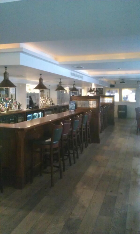 Con servicio de comidas y cenas