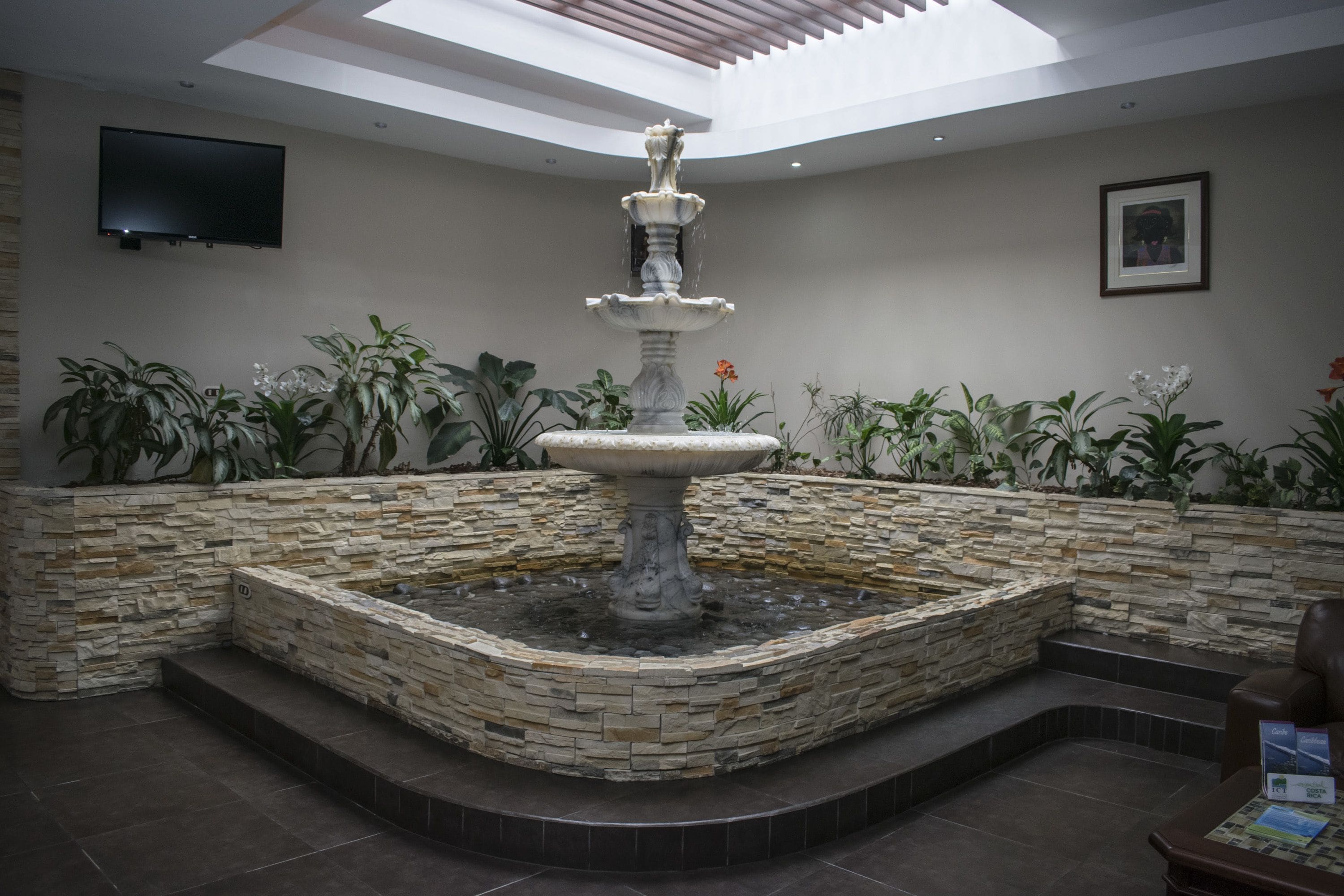 Vistas para a piscina, aberto em determinados dias 