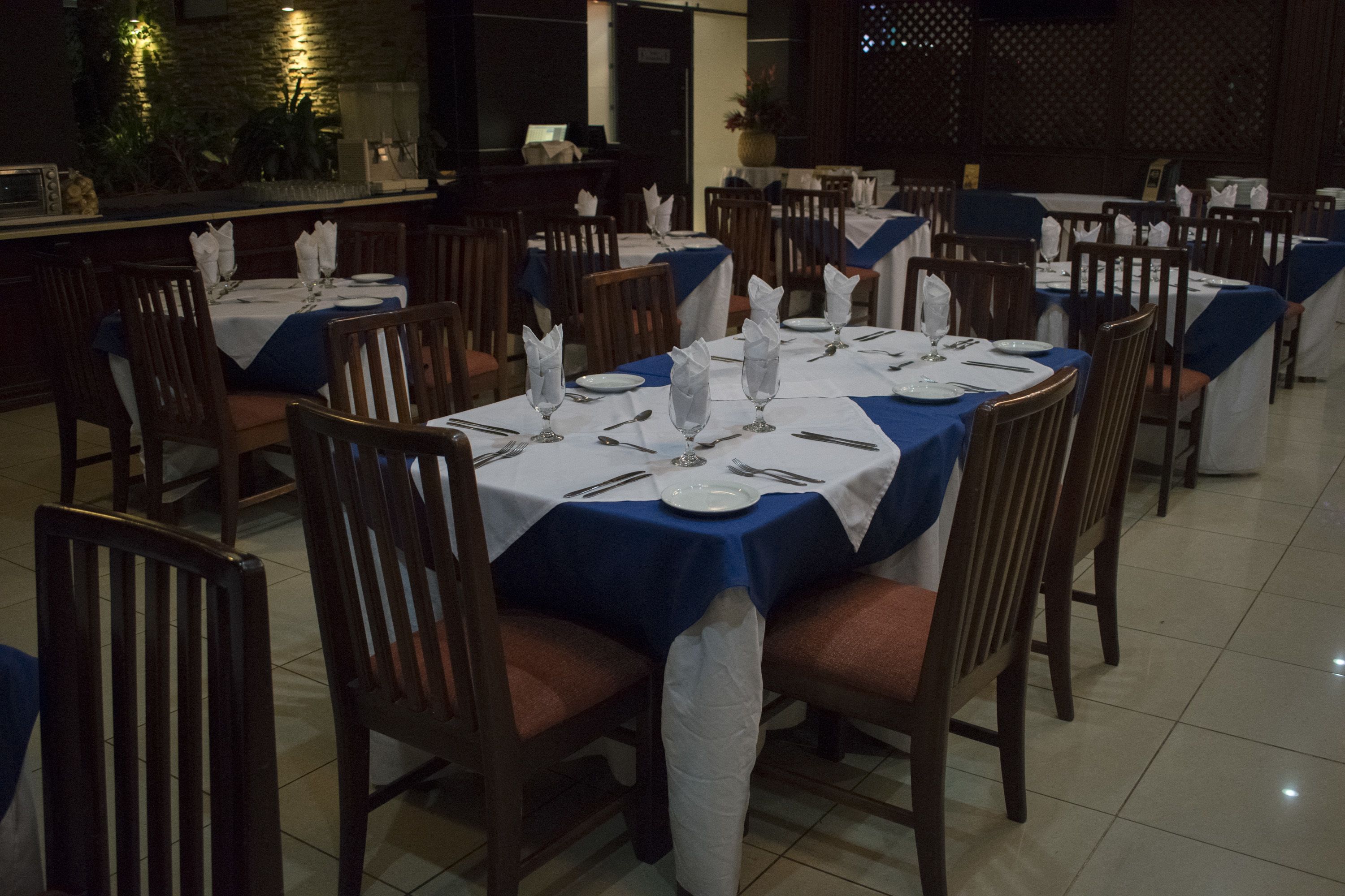 breakfast, lunch, dinner served; international cuisine