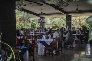 Se sirven desayunos, almuerzos, cenas y cocina internacional